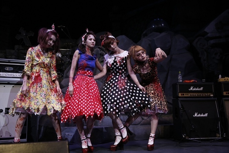 SCANDAL「全員をゾンビにして帰りたい！」ハロウィーンの衣装で圧巻