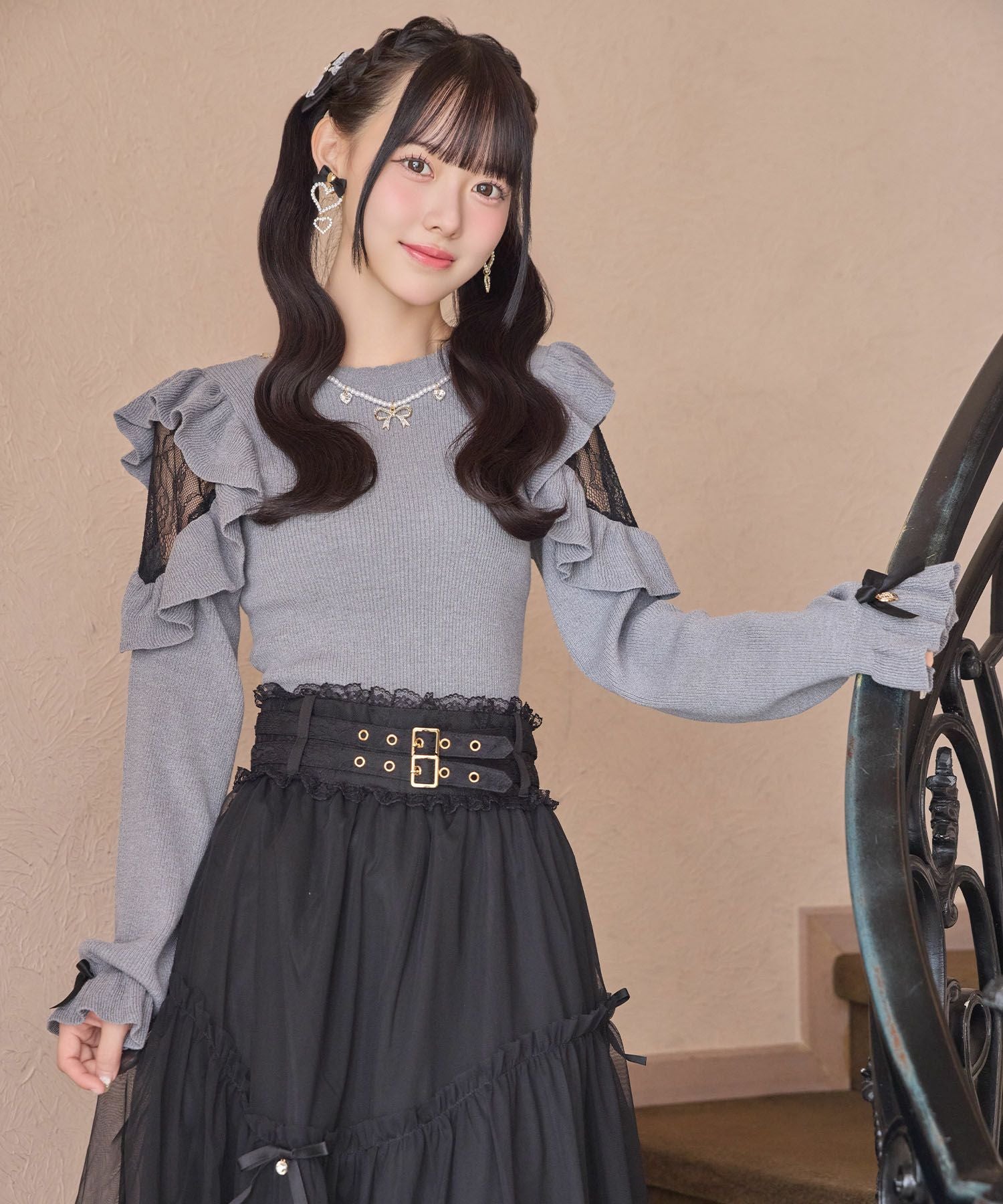 ネックレス付肩ボリュームフリルニットトップス | Rlab store