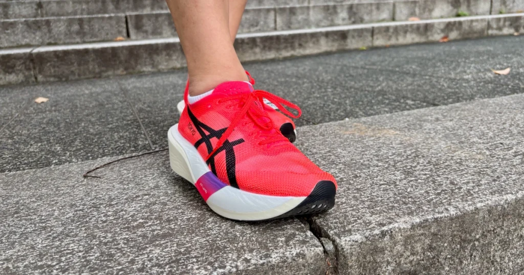 夢を叶えるアシックスのランニングシューズ「METASPEED RAY