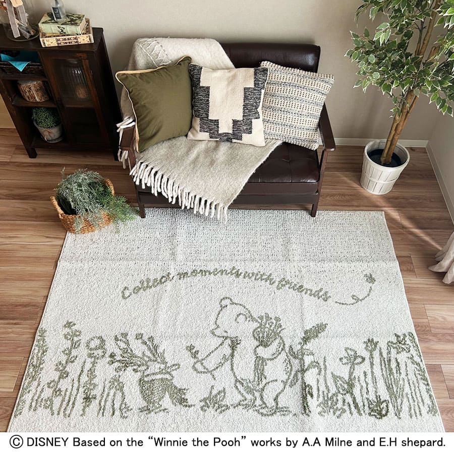 ⭐️DISNEY おしゃれなディズニーラグ＜POOH/Look in RUG⭐️