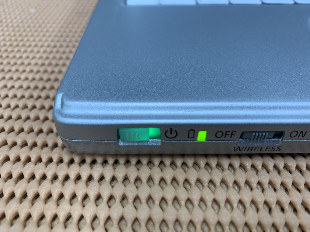 レッツノート SX4 電源が入っても画面が真っ暗のまま 修理しました