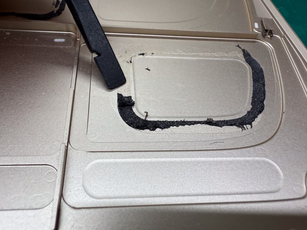 修理事例】MacBook (Retina 12-inch, Early 2015) バッテリー交換