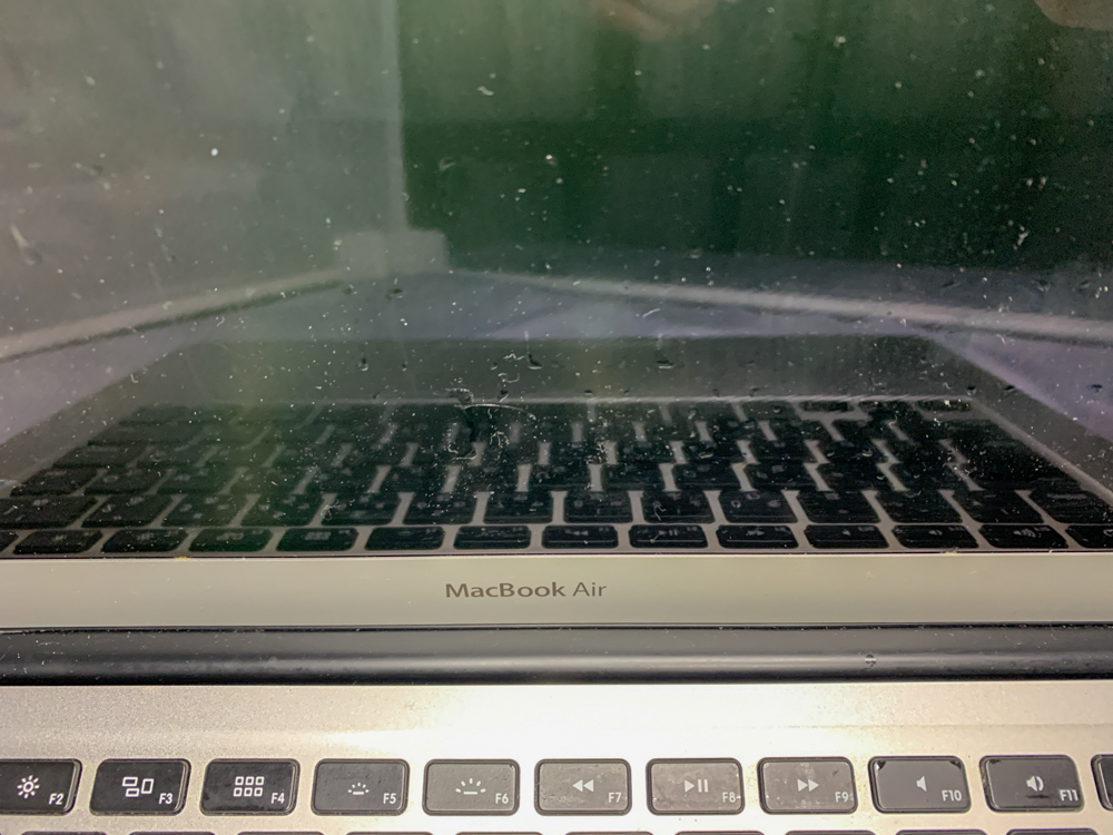 MacBook Air 水没して電源が入らない データ復旧しました。 - パソコン