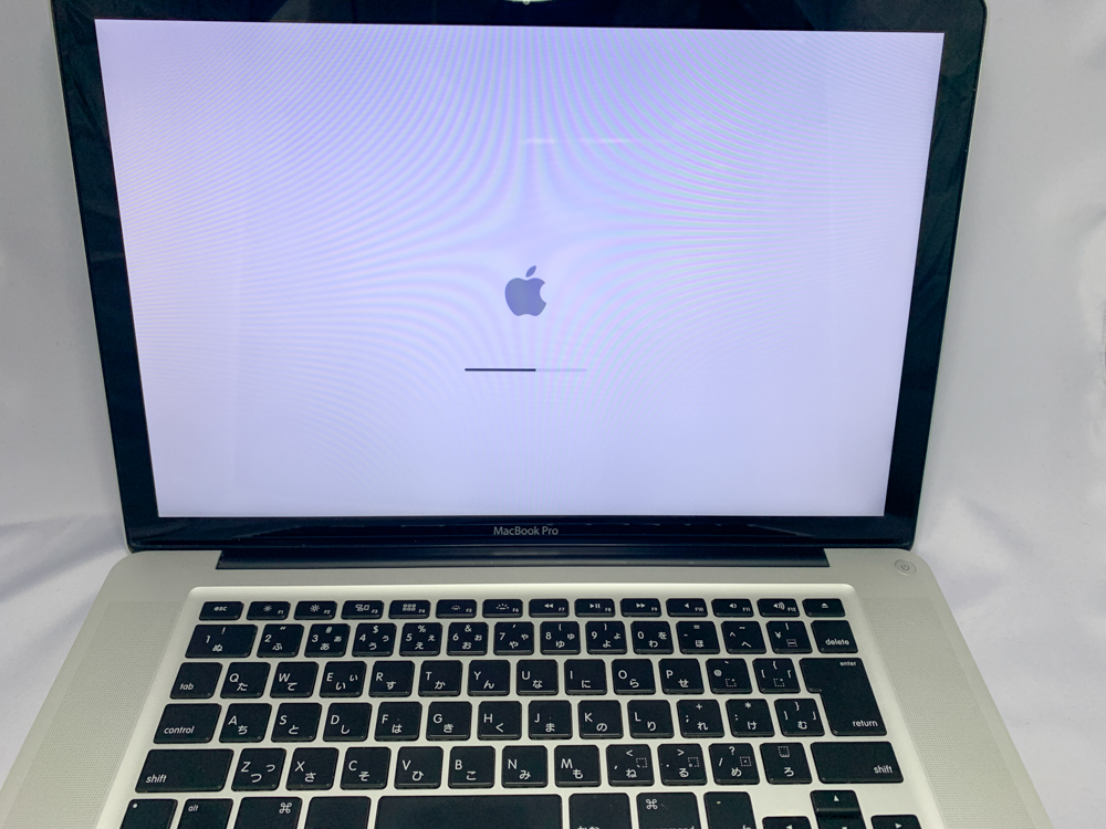 MacBook Pro 画面が乱れる・画面が白い・起動しない GPUリワーク修理