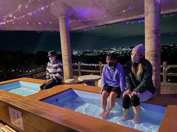 夜桜見ながら足湯でほっこり 「やえせ桜まつり」バイオマス発電を初