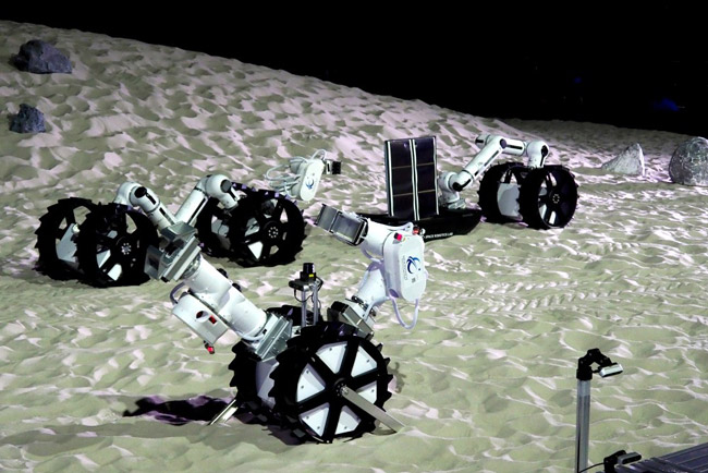 変幻自在AIロボが2050年「月面都市」建造 東北大など試作機公開