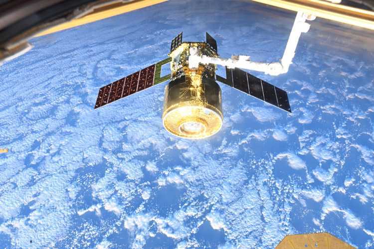 金色の宝箱」油井さんキャッチ、HTV-X初号機がISSに到着 | Science