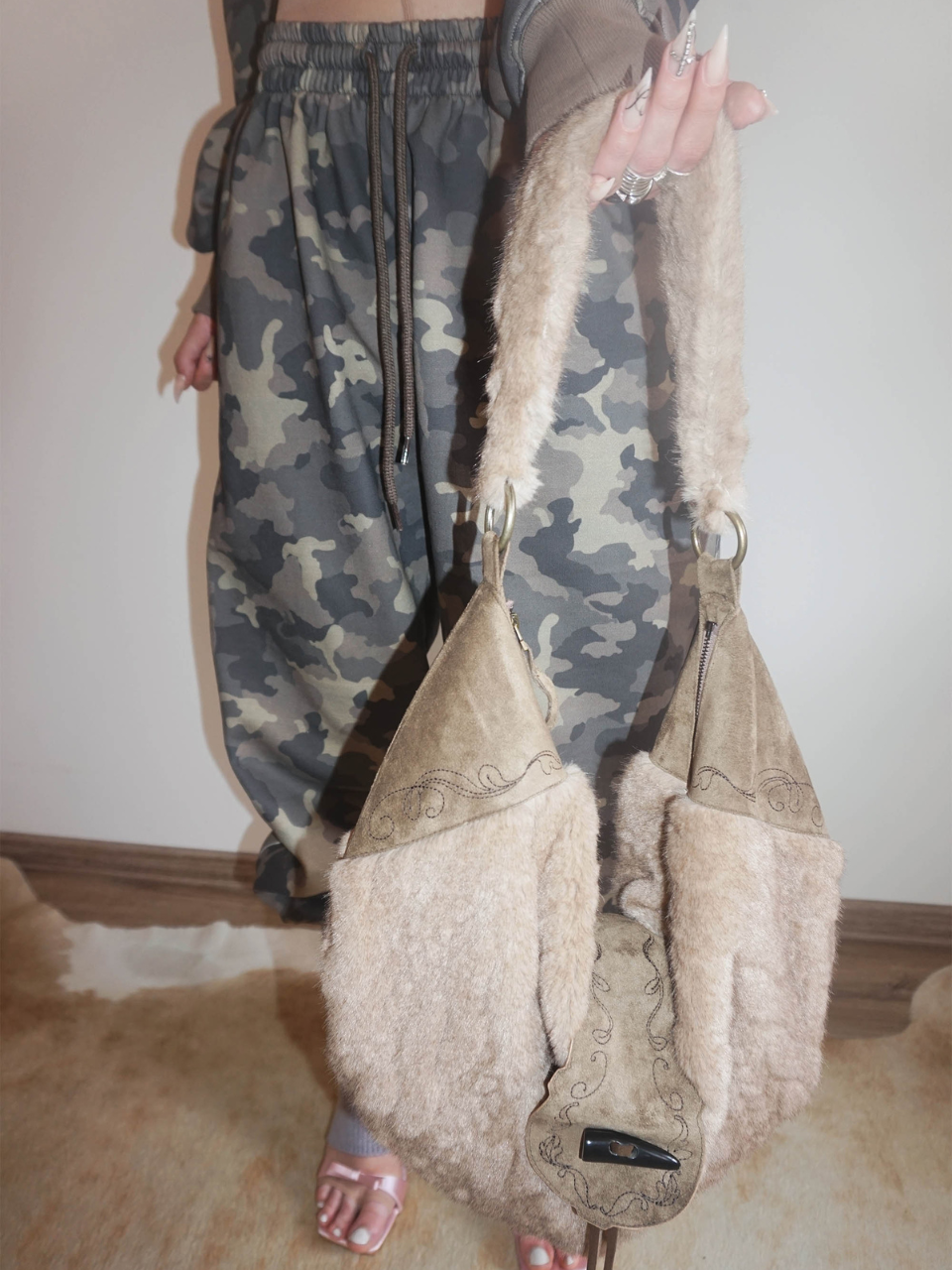 Horseshoe Fur Bag Ivory – SCULPTOR JAPAN