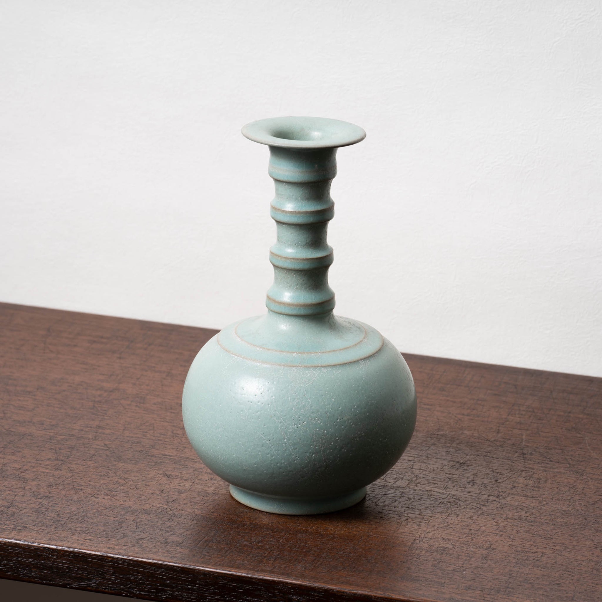 北宋 汝窯青磁盤口弦文長頸瓶 – 燦禾 SANKA