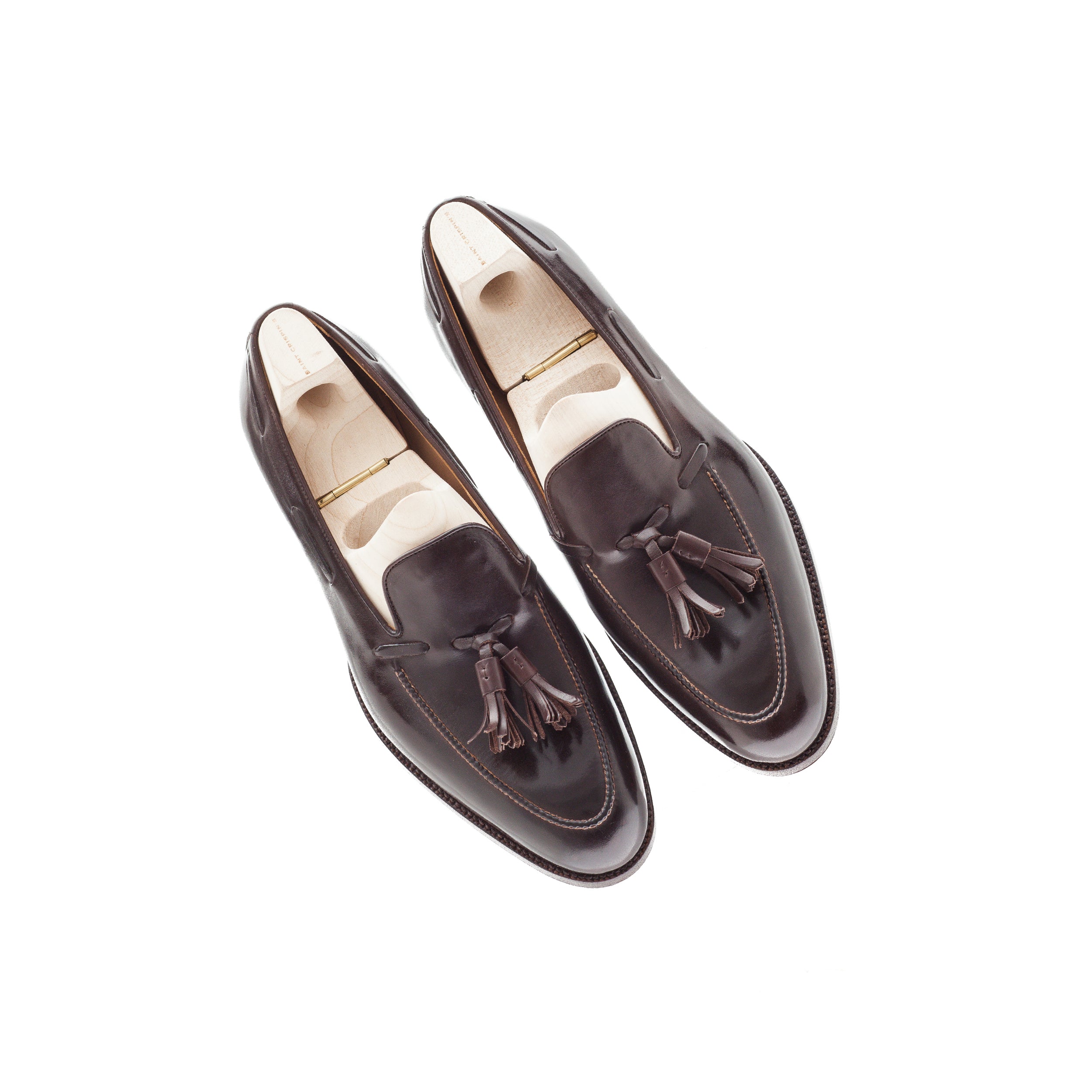 Loafer with hand stitched apron and tassels, no split toe – Saint