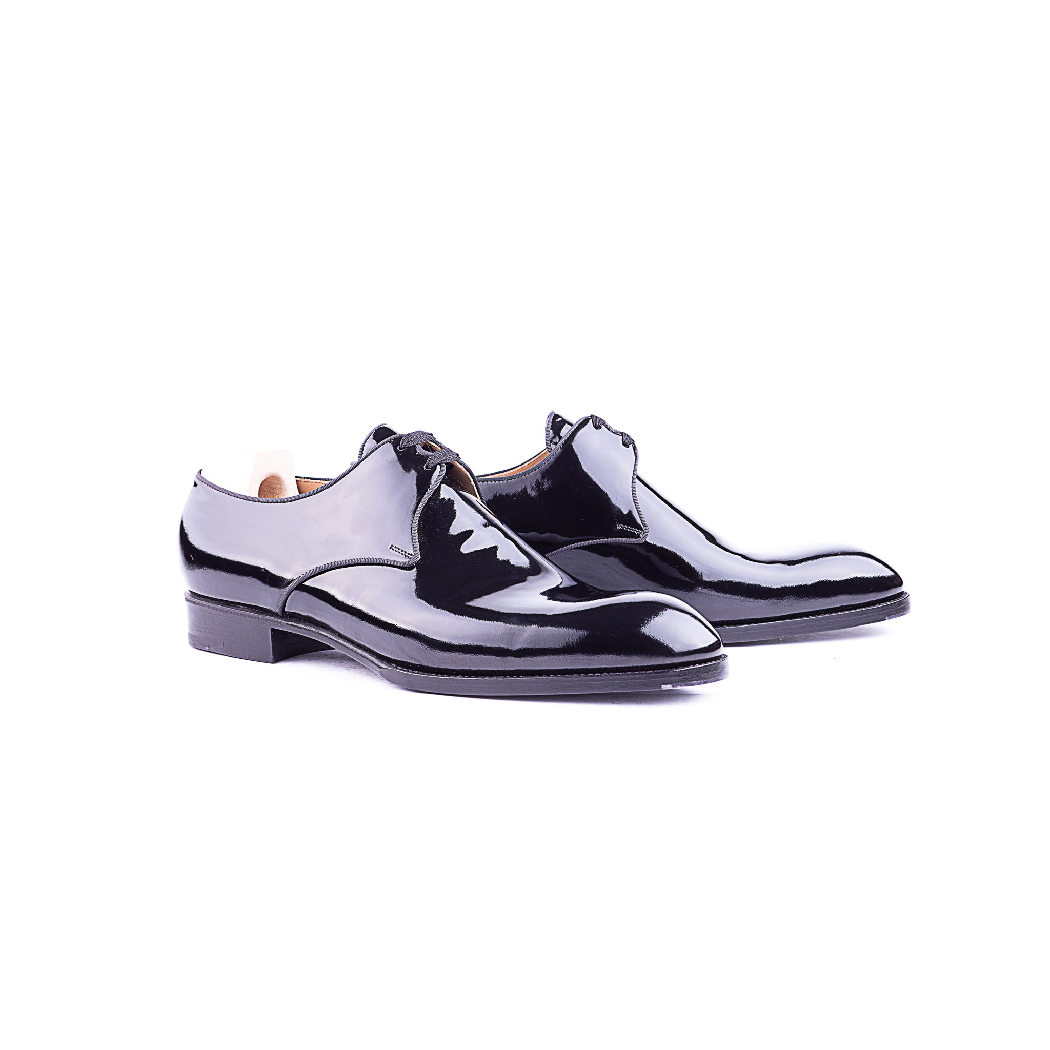 Two eyelet Derby in black patent leather - A must for tuxedo