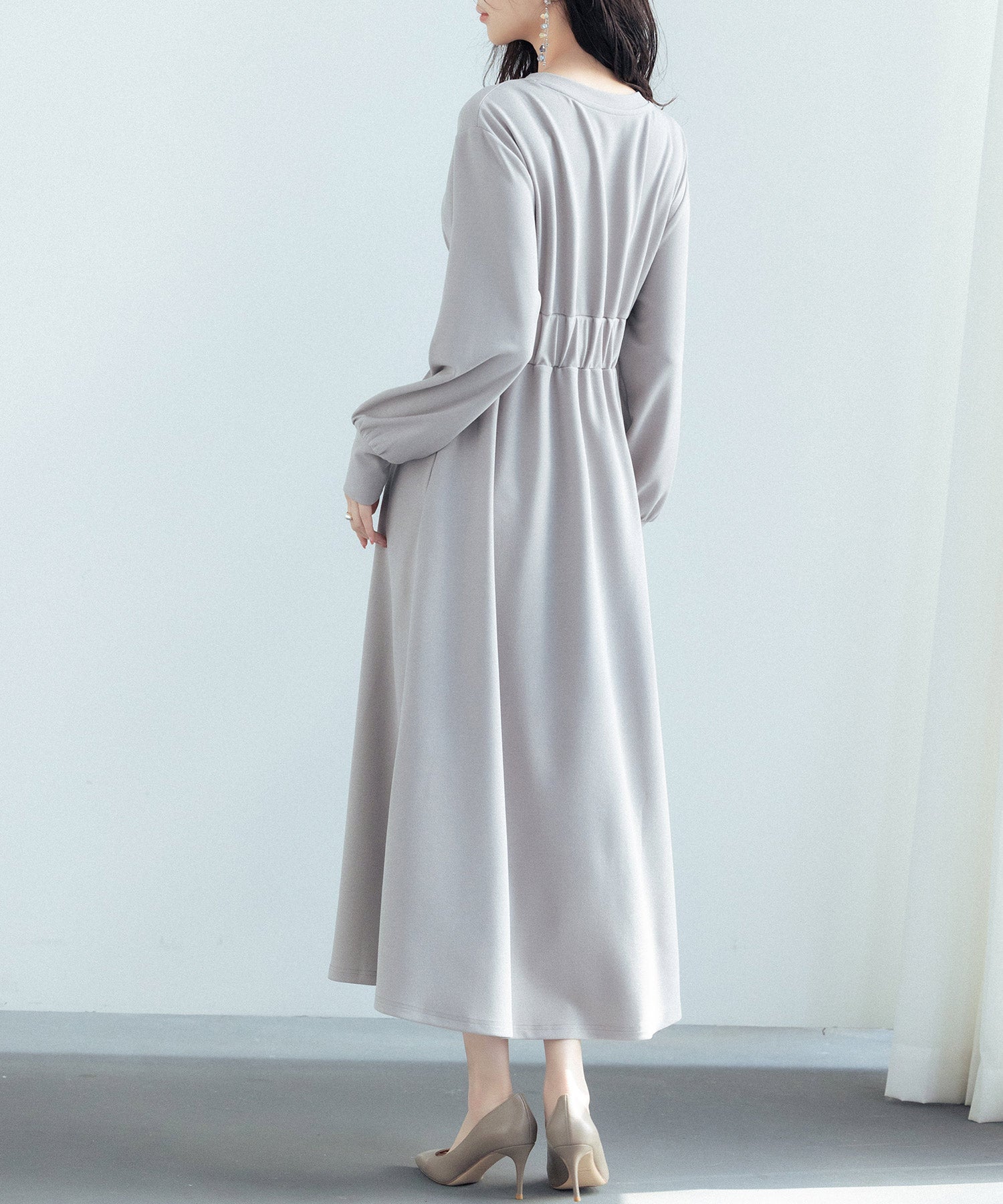 タックデザインミモレ丈カットソーワンピースsdp0087b グレー – [公式