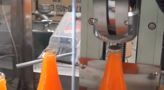 全自動打栓機(SC-8型)単式王冠打栓 | 充填機なら株式会社阪口製作所