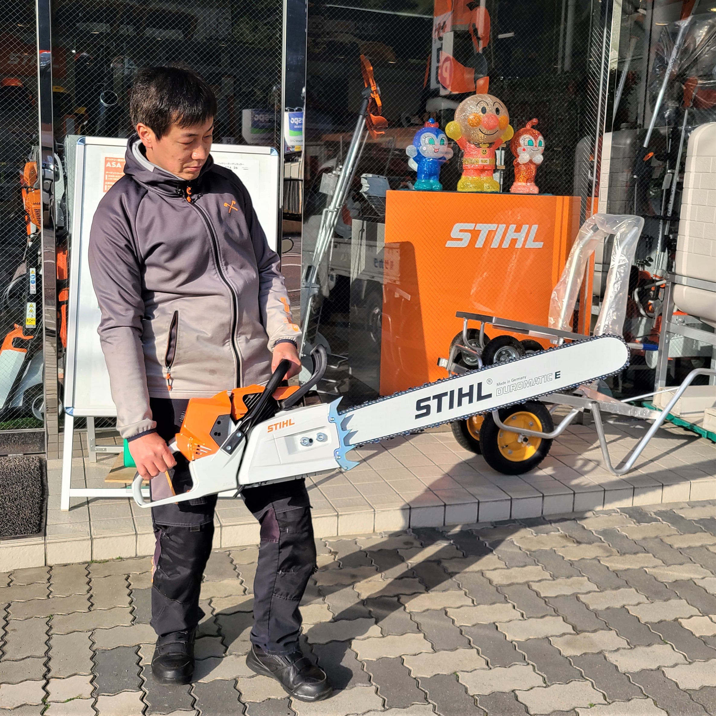 127_STIHL chainsaw MS 881（ガイドバー最大150㎝ パワフルチェンソー