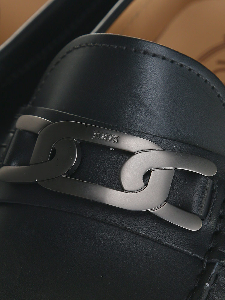 TOD'S (トッズ) レザー チェーン モカシンシューズ TDXXM42C0FJD90