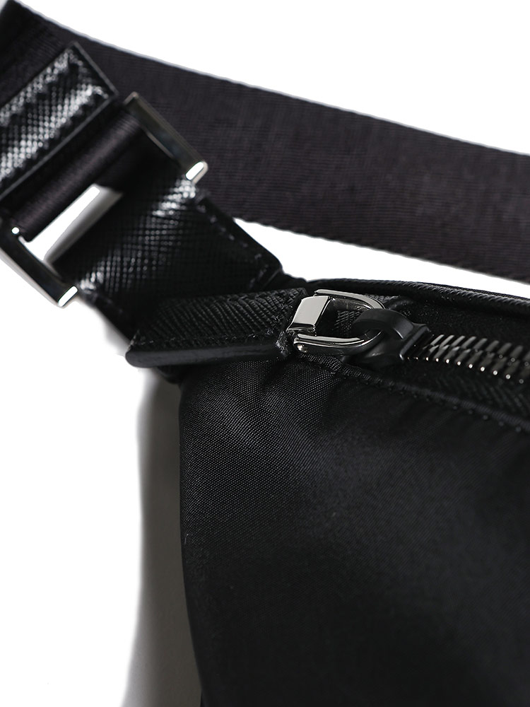 PRADA (プラダ) ナイロン フロントメタル ロゴ入りストラップ ベルト