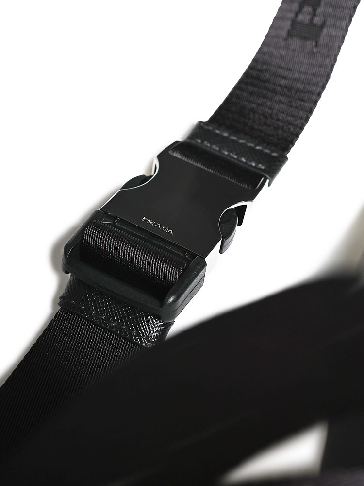 PRADA (プラダ) ナイロン フロントメタル ロゴ入りストラップ ベルト