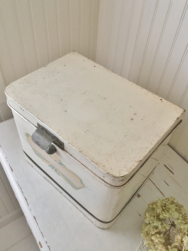 取っ手がかわいい大きなブリキ缶はかわいいアンティークネットショップ