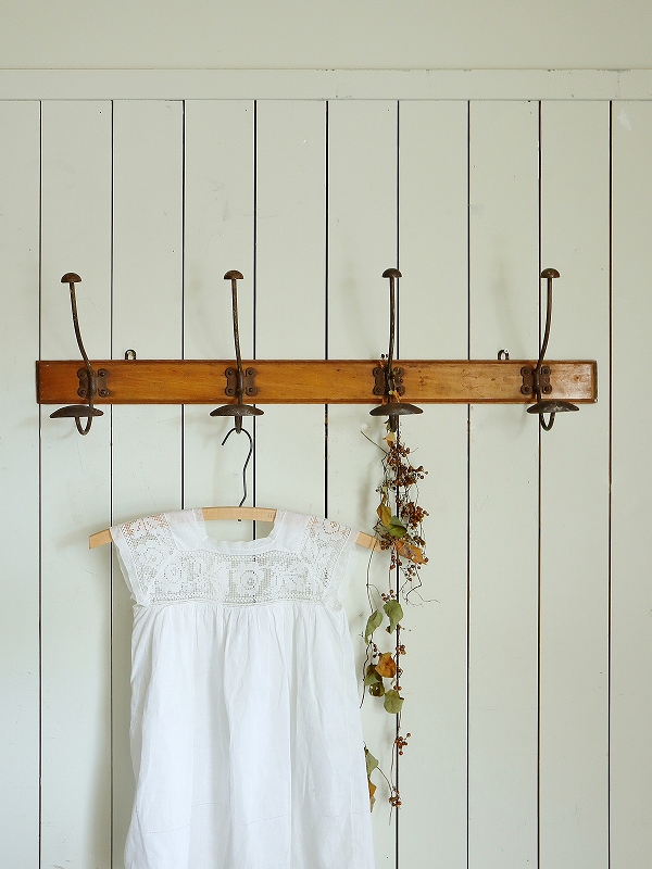 フランスフックが素敵な4連コートフックはかわいいアンティークネット