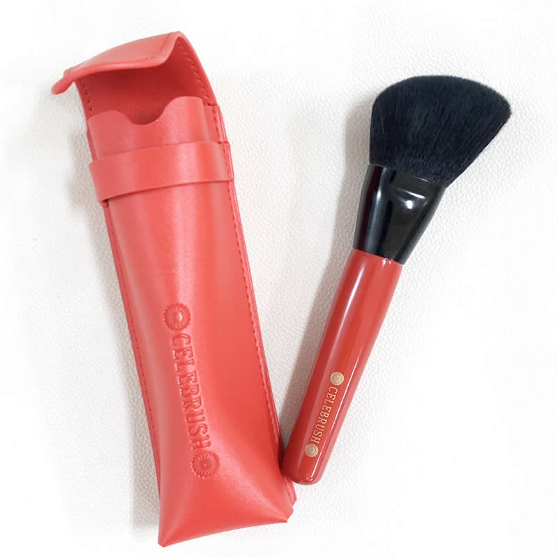 セレブラシ CELEBRUSH -テラヘルツ特殊加工 魔法のフェイスブラシ