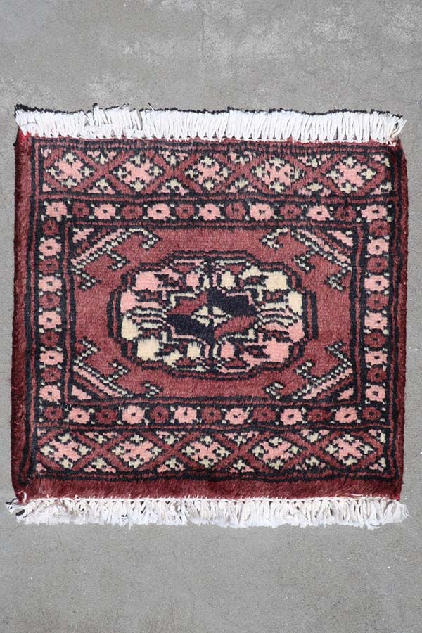 パキスタン絨毯 約29cm x 32cm｜SATHI RUGS