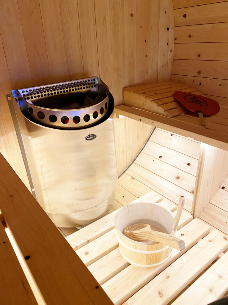 電気式サウナストーブはロウリュタイプがおすすめ｜選び方や注意点を