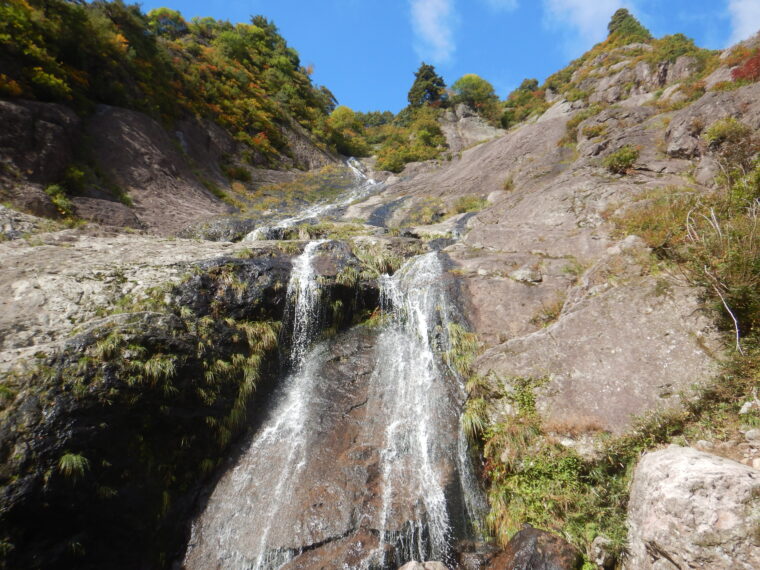 朝日連峰の沢 | SAWAGURUI