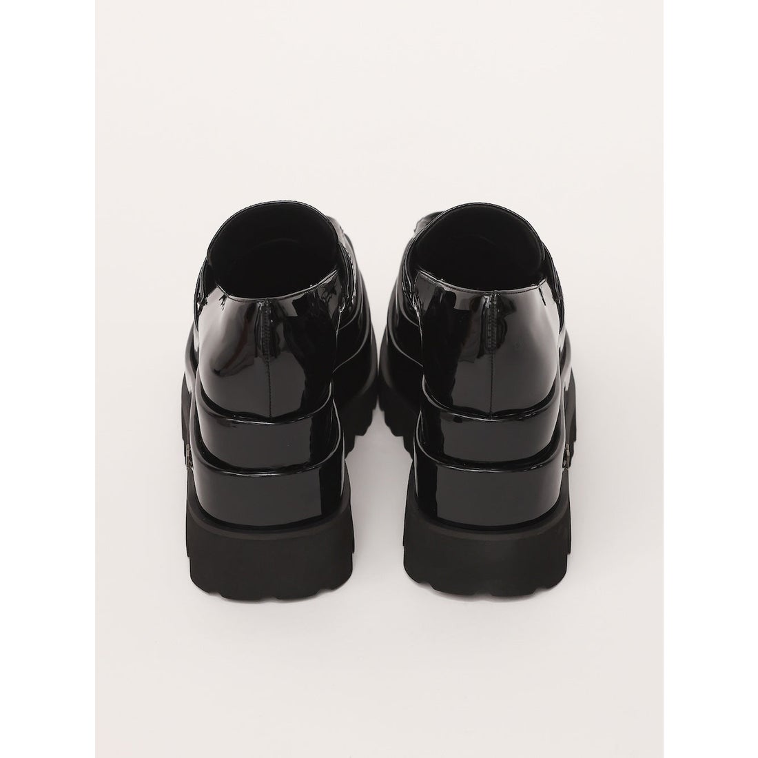 ダーリッチ Darich エナメルプラットフォームローファー （ブラック