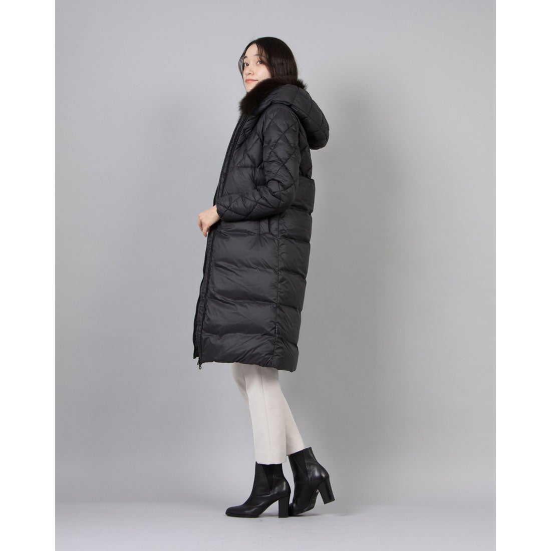 デュベティカ DUVETICA SAQUIDUE black fur-fox / サクイドゥエ （NERO