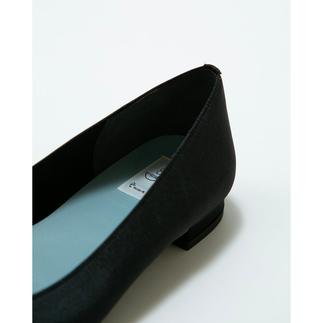 ビジュー バックル パンプス （ブラック サテン） -Emma Francis