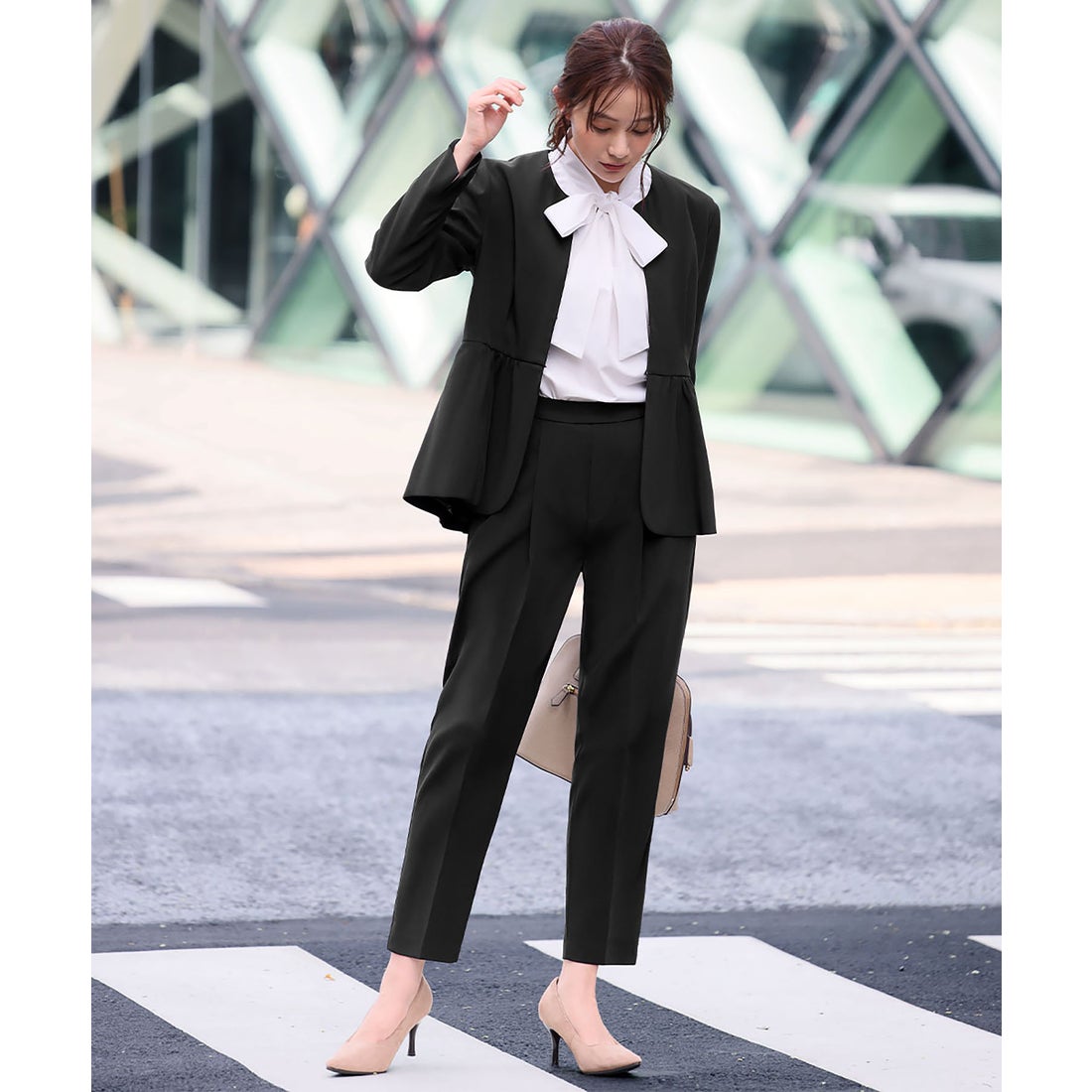 フロリア Flolia 【3点セット】ペプラムノーカラージャケット ボウタイ