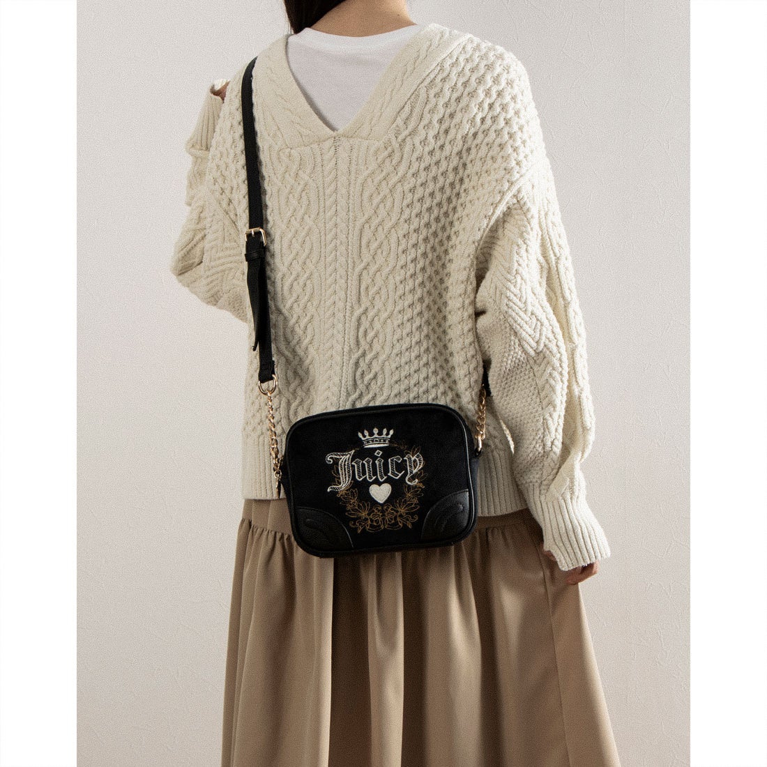 ジューシークチュール Juicy Couture ロゴ入りベルベットショルダー