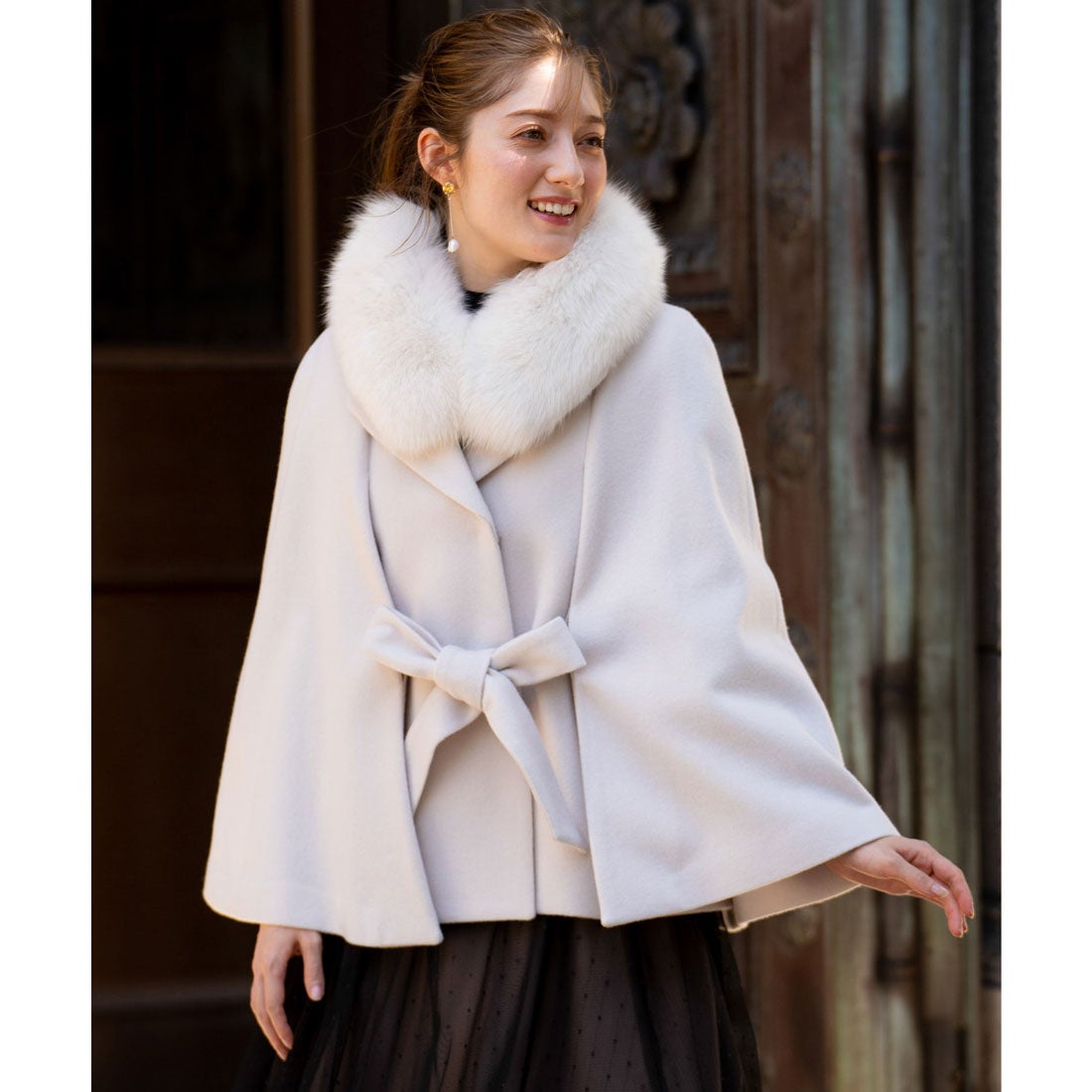 ノエラ NOELA ファースリットケープコート （オフホワイト） -靴