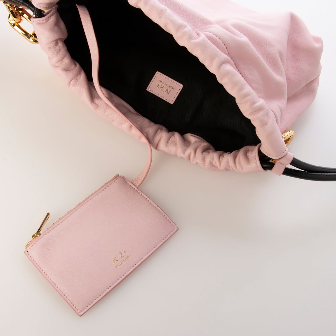 ヌメロヴェントゥーノ N21 ゴールドチェーン 巾着 ショルダーバッグ