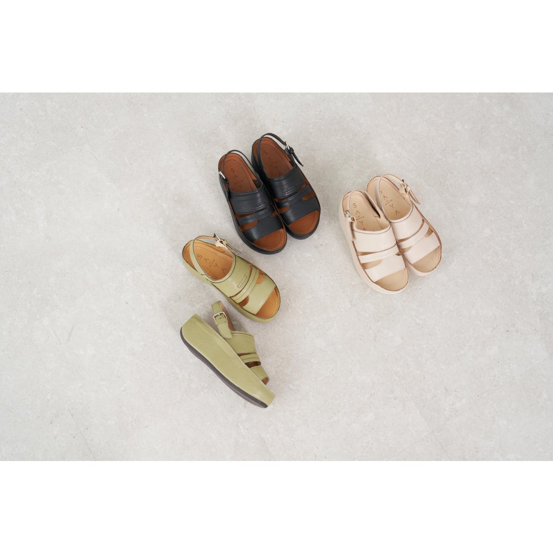 サヤ SAYA 4.5cm厚底本革プラット製法サンダル （ブラック） -【公式