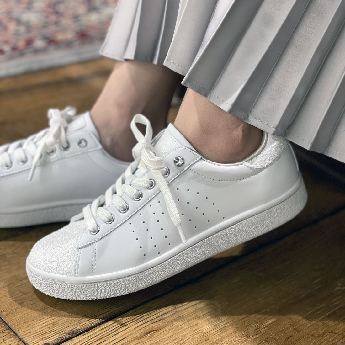 ＋diana プラスダイアナ +diana ビジュー付きグリッタースニーカー