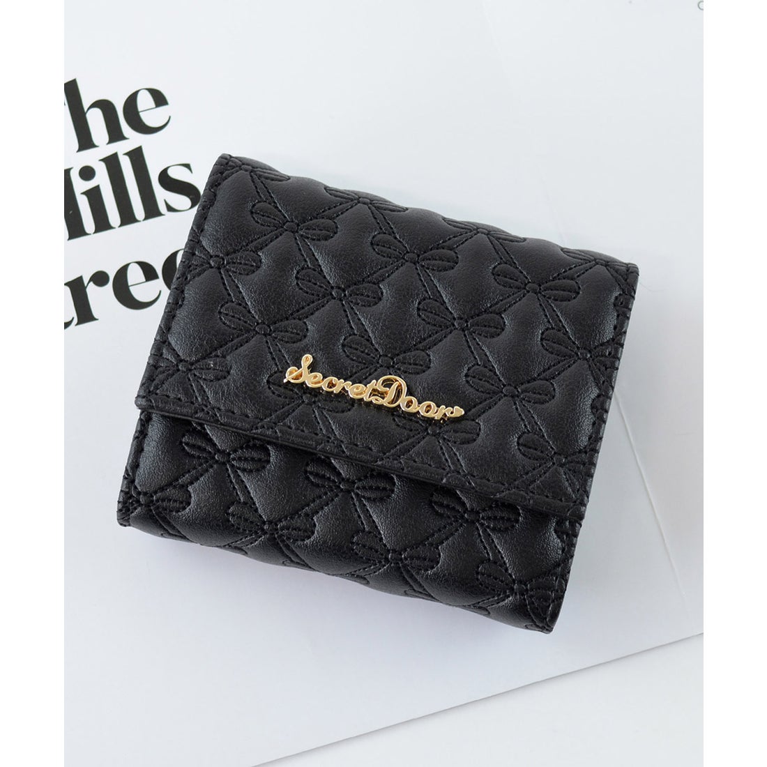 シークレットドア SecretDoor リボン 刺繍 ボックスコイン3つ折財布