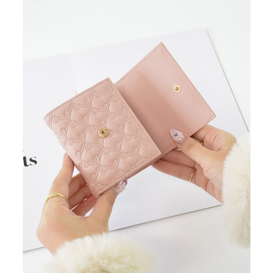 シークレットドア SecretDoor リボン 刺繍 ボックスコイン3つ折財布