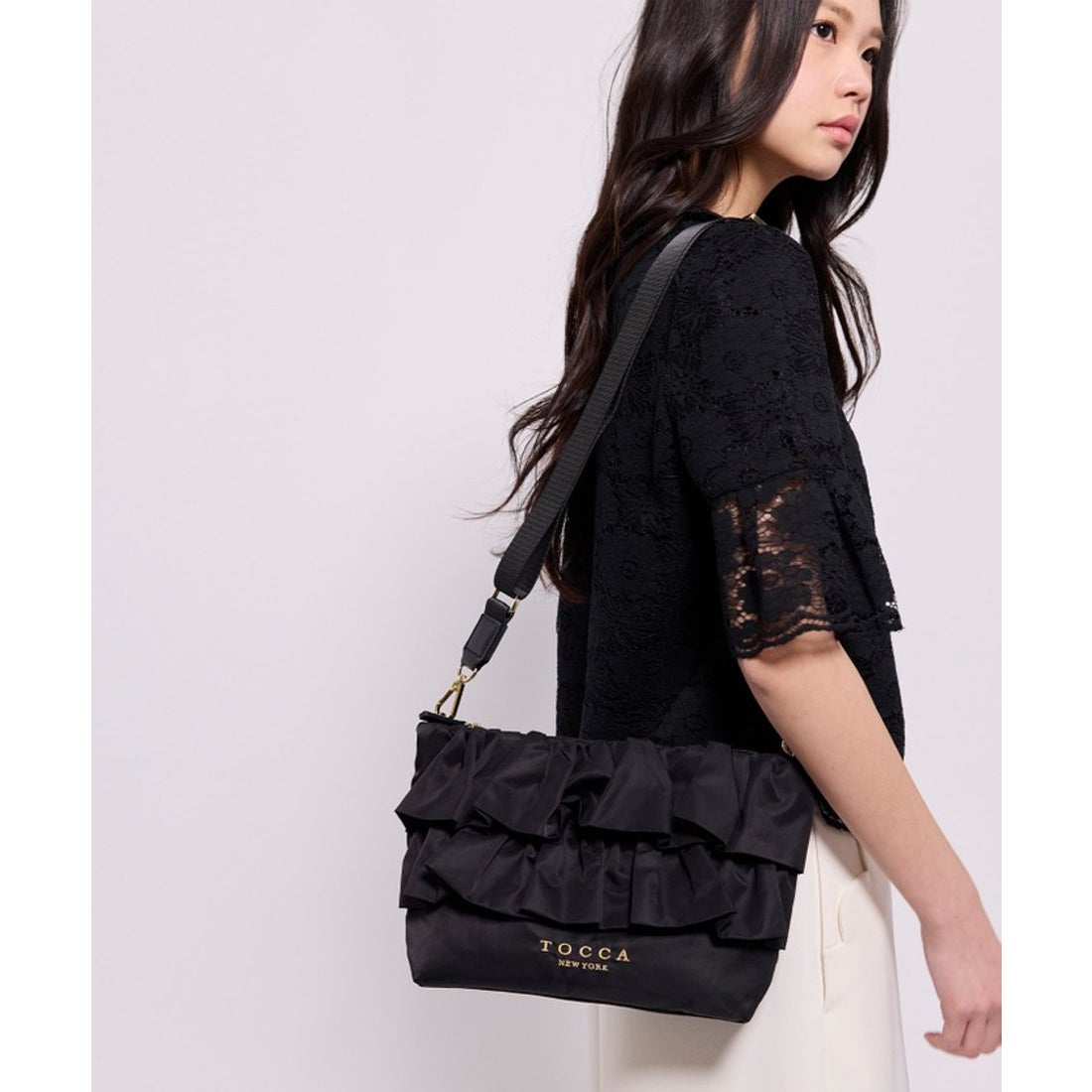 トッカ TOCCA FRILL POCHETTE ポシェット （ブラック系