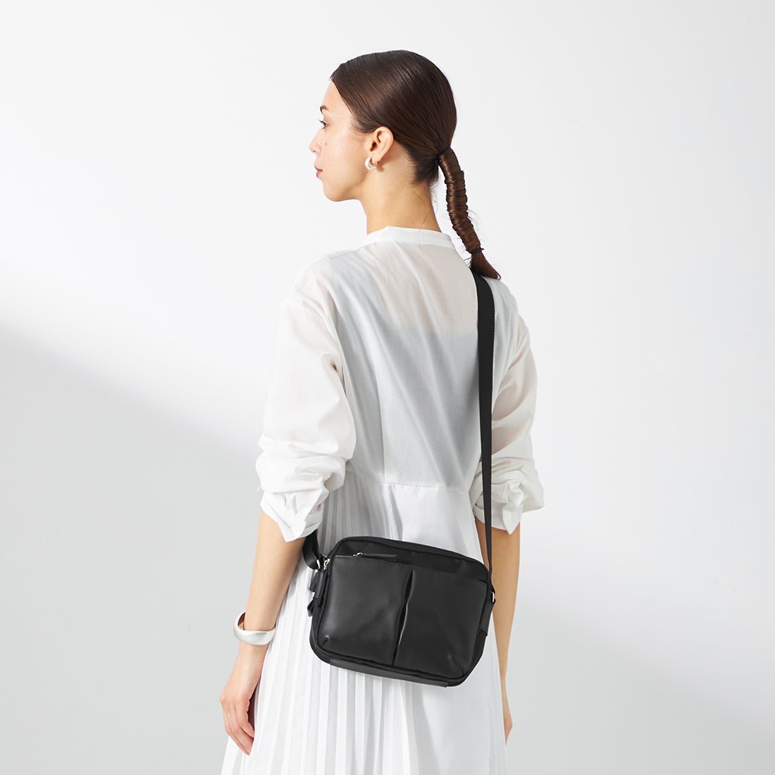 イザック Y'SACCS ナイロン×牛革コンビシリーズ 横型ショルダーバッグ