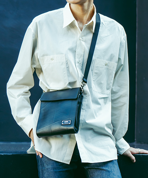 キスロックスクエアショルダーバッグ | 日本職人が作るメンズ トート