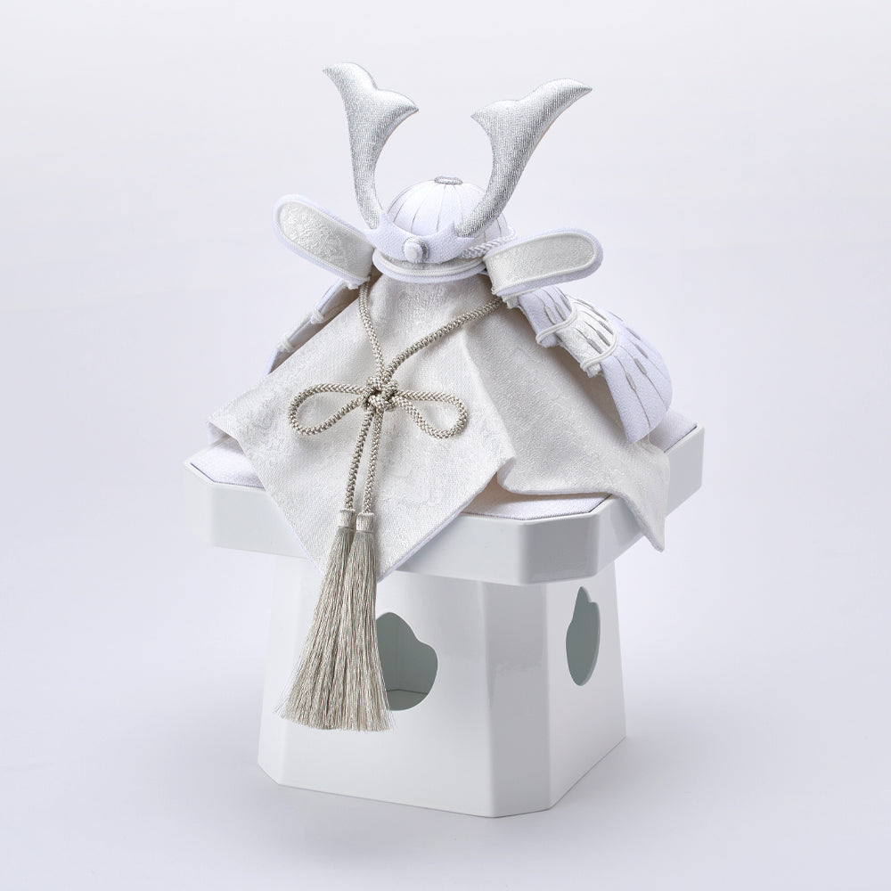 五月人形・兜飾り HAKI（ハキ） 白耀 -shiro- 特注金襴西陣織 cuna