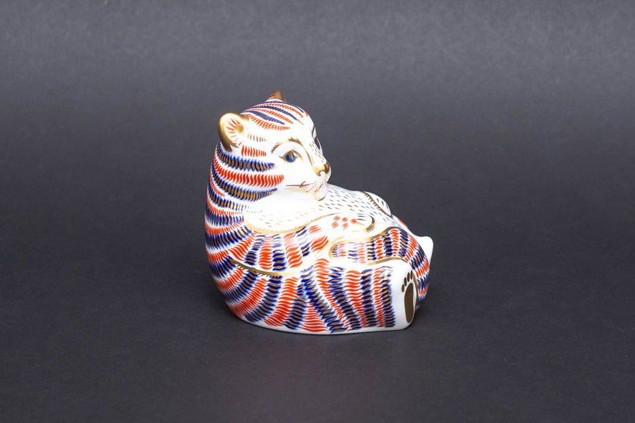 ロイヤル・クラウン・ダービー ペーパーウェイト トラの子どもを