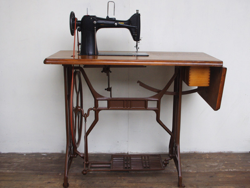 No.535 MITSUBISHI TA-1 三菱製 職業用足踏みミシンアンティークミシン