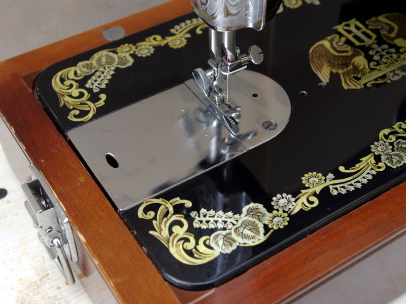 No.148 Brother ブラザー製 家庭用電動ミシン復刻版：アンティーク