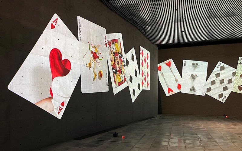 吉田ユニが作る54枚のトランプ【グラングリーン大阪「VS.」】 - Sfumart