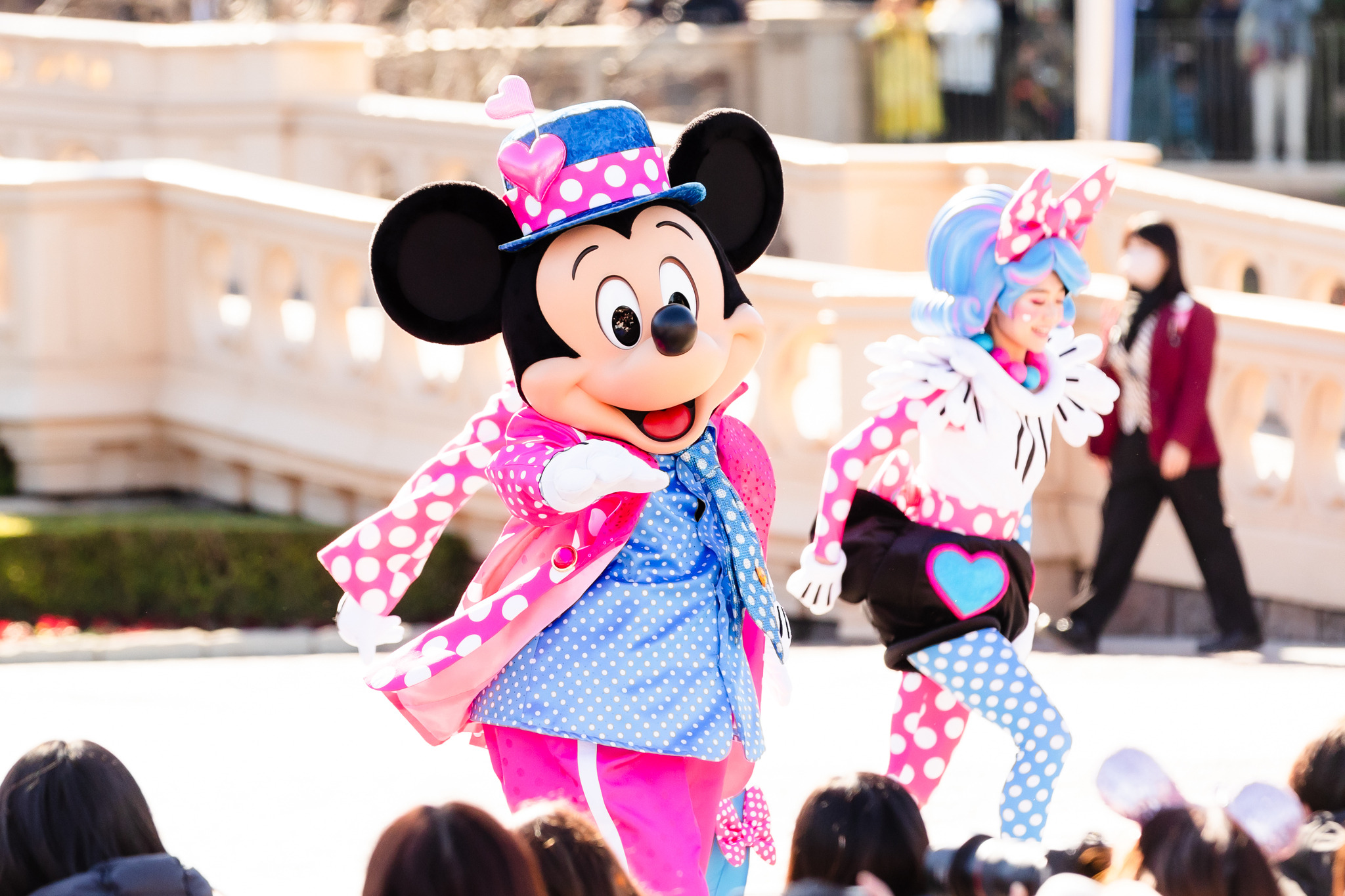 ディズニー】“パルパル衣装”のミッキー＆ミニー！春限定、パーク