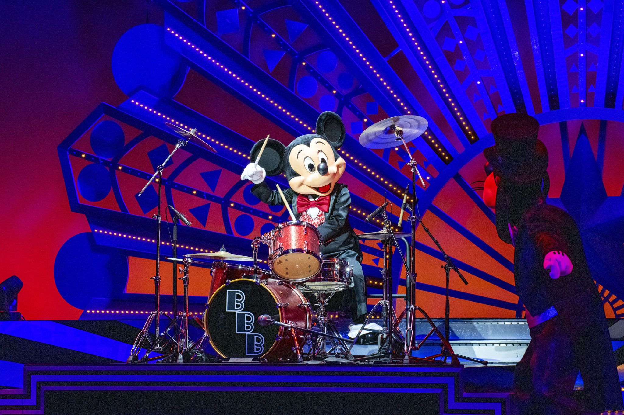 ディズニー】シーの人気ショーがついにフィナーレ！この夏、スペシャル