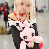 コスプレ】「にじさんじ」魔界ノりりむ、デビットを抱える姿が超