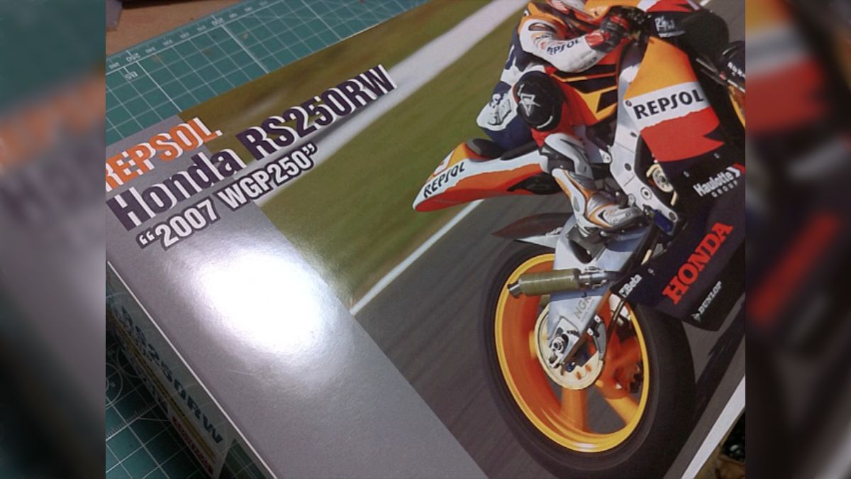 ハセガワ 「レプソル ホンダ RS250RW 2007 WGP250」の製作全記録 - posfie